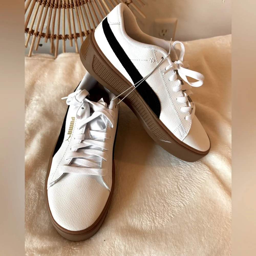 Puma Smash Platform Casual White Sneakers with Black and Gum Accents Size 9 NWT - Picture 4 of 9